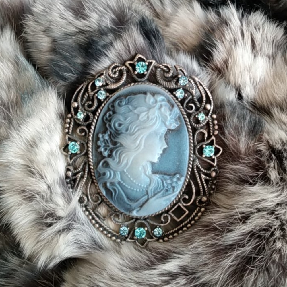 Elegant Vintage Silver Brooch